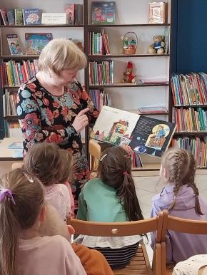 „Wiosna w wiersze zaplątana” – zajęcia dla dzieci w Filii nr 2